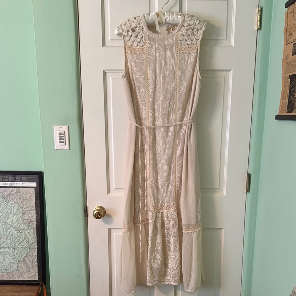 Elegant Cream Lace Dress